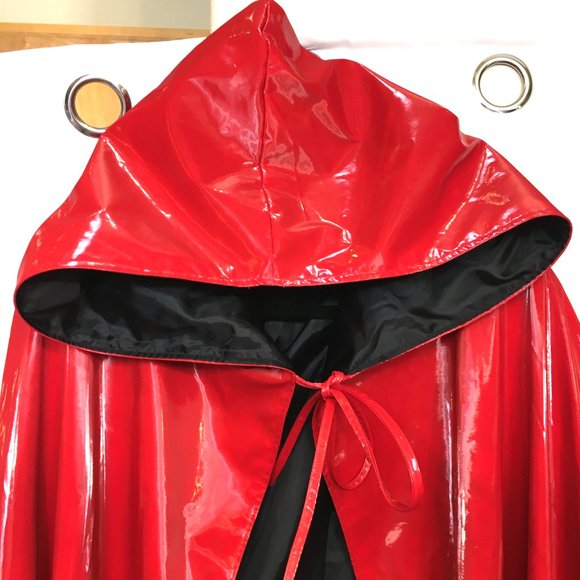 LEG AVENUE  Red Vinyl Blk Lined Long Hooded Cape Discontinued  VTG NOS NWT - Picture 9 of 13
